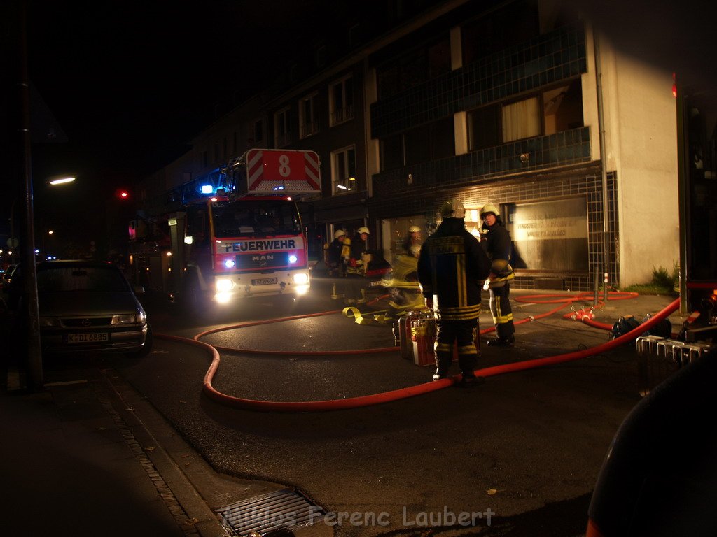 Brand mit Menschenrettung Koeln Vingst Homarstr 3     P063.JPG